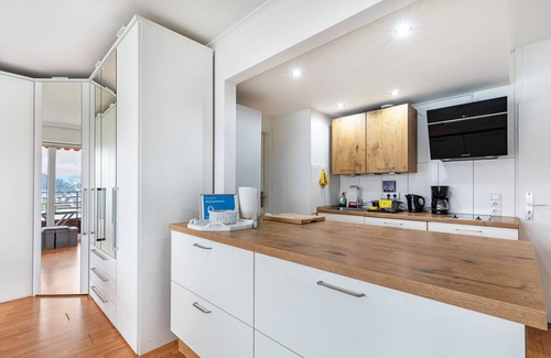 Bad Hoenningen Apartment | Apartment 'Rhein 8' with Balcony and Wi-Fi