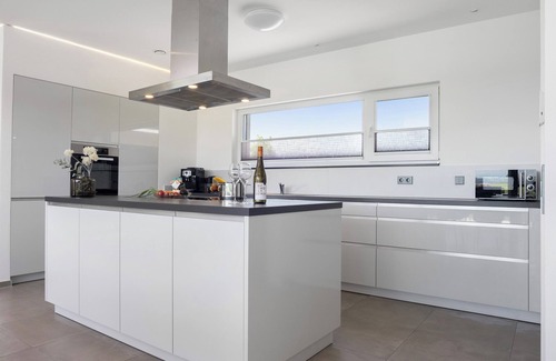 Unterschwarzach Apartment | Apartment 'Riedheide, 130qm' with Private Terrace, Private Garden and Wi-Fi