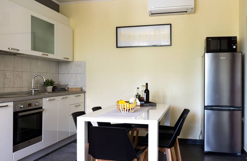 Cove Tri Zala (Zrnovo) Apartment | Apartment Rose Korcula