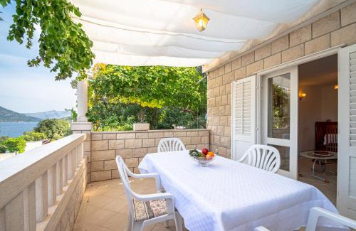 Cove Tri Zala (Zrnovo) Apartment | Apartment Ružica