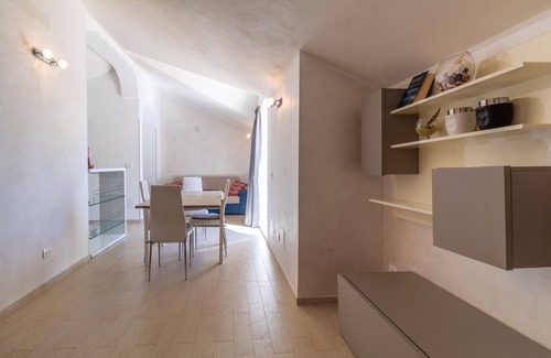 Pozzallo Apartment | Apartment "Saija Attico" with Sea View, Shared Pools & Wi-Fi