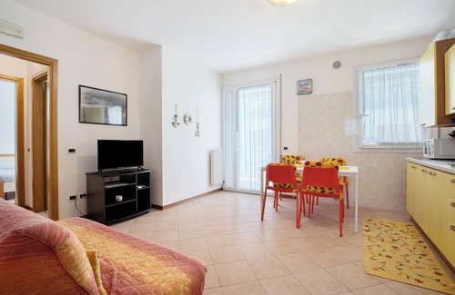 Lido di Jesolo Apartment | Apartment 'San Paolo 07' with Private Terrace and Air Conditioning