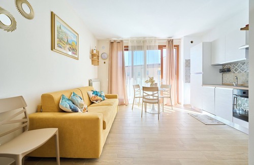 Massa Marittima Apartment | Apartment 'Sara' with Private Terrace, Wi-Fi and Air Conditioning