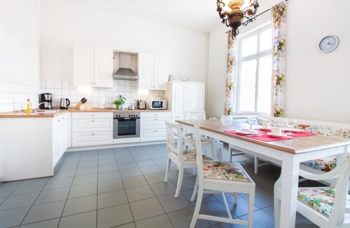 Gluecksburg Apartment | Apartment 'Schloss Glücksburg' with Lake View and Wi-Fi