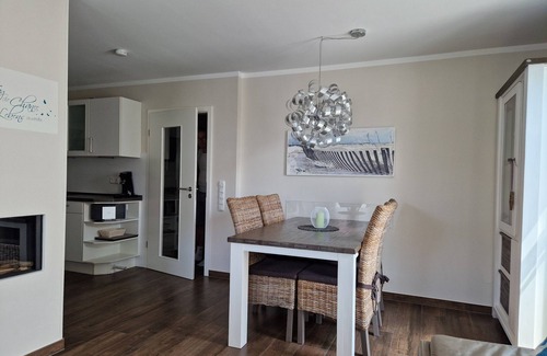 Seebad Bansin Condo | Apartment Schloonblick, central, 300 m beach, free WiFi, gas fireplace, 2 balconies