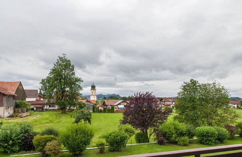 Oy-Mittelberg Apartment | Apartment "Seehenswert" with Mountain View, Shared Pool & Wi-Fi