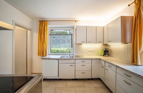 Pfalzen Apartment | Apartment 'Silbernagl Terrasse - Blick Zum See' with Shared Terrace and Wi-Fi