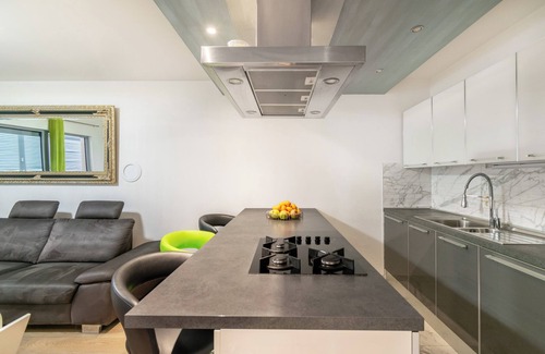 Ratac Apartment | Apartment Simic Near the Beach with garage