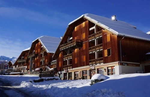 Saint-Jean-d'Arves Apartment | Apartment sleeps 6, 50m from the ski slopes, mountain view
