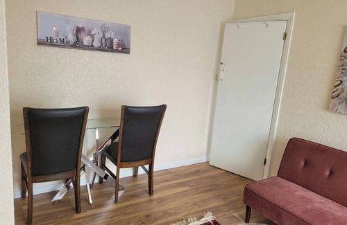 Reading House | Apartment - Sleeps 2 - Parking - Near Station
