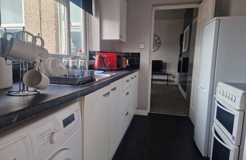 Ashington Apartment | Apartment - Sleeps 4 - Parking - WiFi