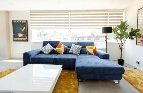 Guildford Apartment | Apartment - Sleeps 6 - Parking - WiFi