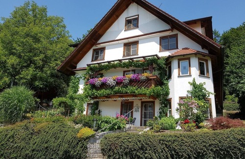 Lindau Apartment | Apartment 'Sonnenschein' with Mountain View, Private Terrace and Wi-Fi