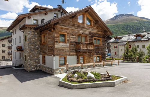 San Rocco Apartment | Apartment 'Sun Mountain Planet Suite House' with Mountain View, Wi-Fi & Balcony