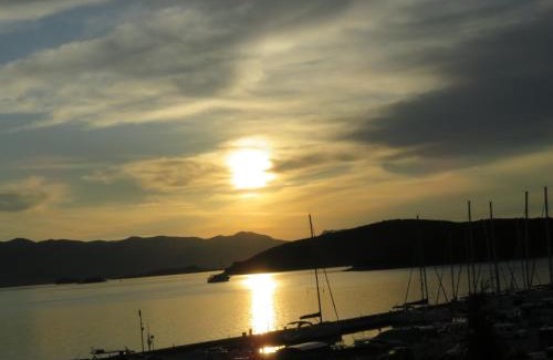 Cove Tri Zala (Zrnovo) Apartment | Apartment Sunrise