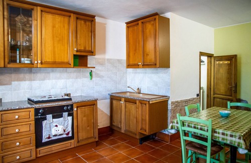 Gavorrano Apartment | Apartment 'Taverna' with Private Terrace, Shared Garden and Wi-Fi