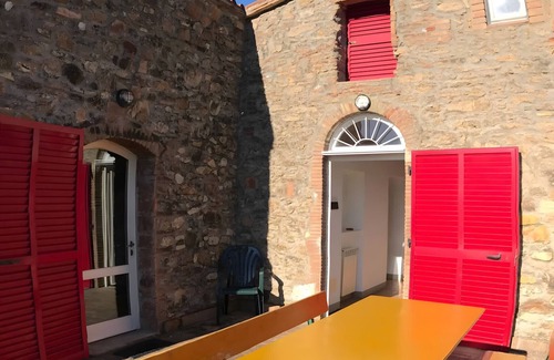 Bibbona Apartment | Apartment 'Terrazzo' with Private Terrace, Shared Garden and Wi-Fi