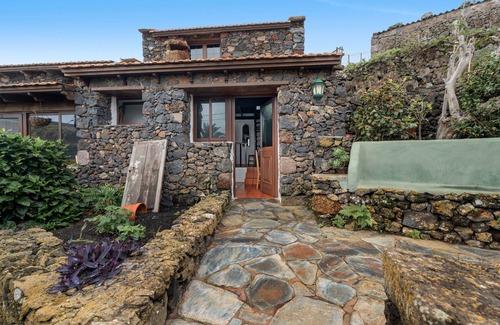 Tesbabo Apartment | Apartment 'Tesbabo Rural - Camelia' with Sea View, Private Terrace and Wi-Fi