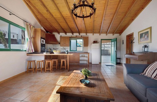 Buen Paso House | Apartment 'Tily' with Sea View, Terrace & Wi-Fi