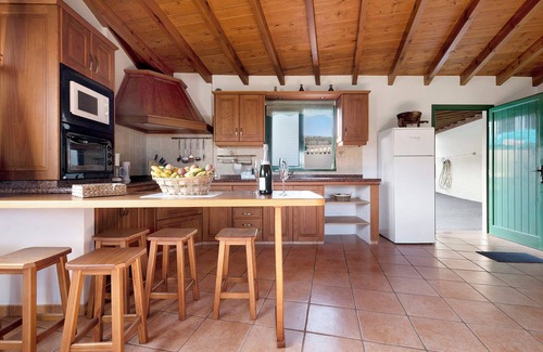 Buen Paso House | Apartment 'Tily' with Sea View, Terrace & Wi-Fi