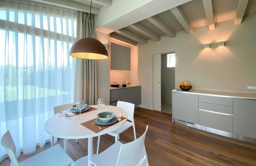 Ponti sul Mincio Apartment | Apartment 'Time To Relax Resort - Ulivo' with Shared Pool, Wi-Fi and Air Conditioning