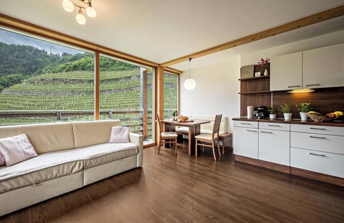 Feldthurns Apartment | Apartment "Toni Marlis" with Mountain View, Shared Sauna, Wi-Fi and Terrace