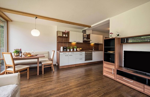 Feldthurns Apartment | Apartment "Toni Marlis" with Mountain View, Shared Sauna, Wi-Fi and Terrace