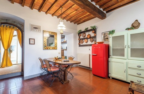 Gaiole in Chianti Apartment | Apartment 'Tuscan Style , Shared Pool' with Shared Pool, Private Garden and Wi-Fi