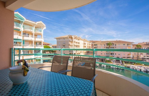 Frejus Port Apartment | Apartment 'Un Air De Venise' with Sea View, Private Terrace and Wi-Fi