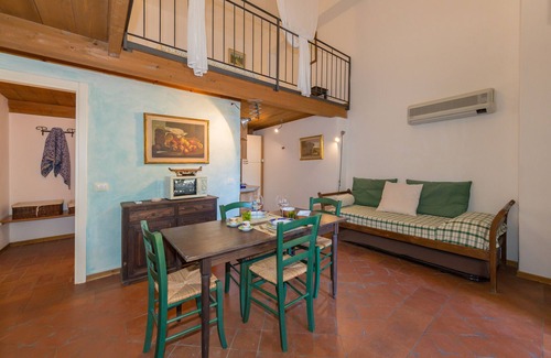 Campiglia Marittima Apartment | Apartment 'Villa I Tigli - Geranium' with Shared Pool, Wi-Fi and Air Conditioning