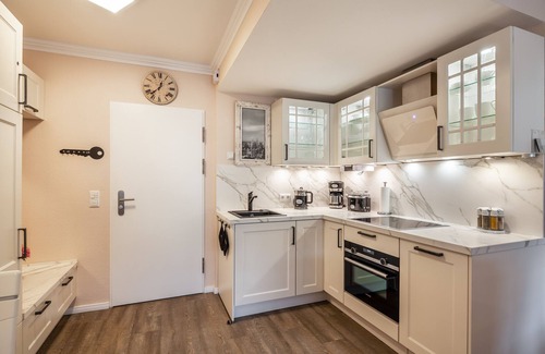 Kuehlungsborn Apartment | Apartment 'Valencia Am Rosenhof' with Sea View, Shared Garden and Wi-Fi