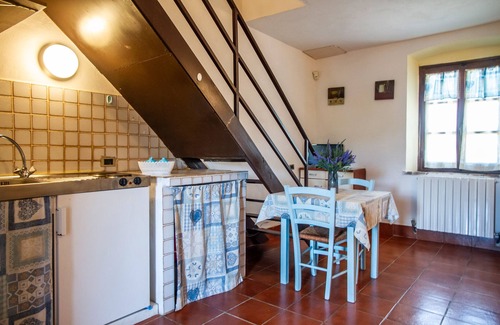 Gavorrano Apartment | Apartment 'Vecchio Molino - 1' with Shared Terrace, Shared Garden and Wi-Fi