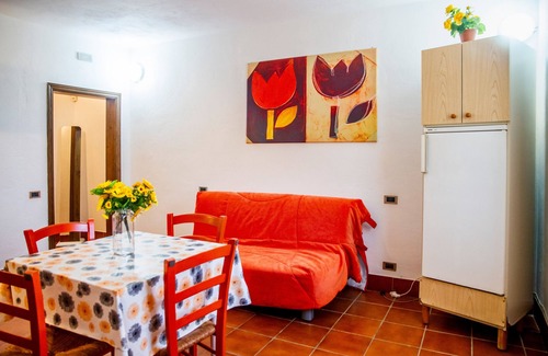 Gavorrano Apartment | Apartment 'Vecchio Molino - 2' with Shared Terrace, Shared Garden and Wi-Fi