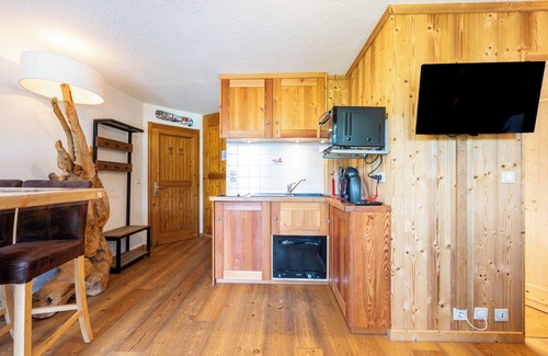 La Clusaz Apartment | Apartment 'Victorsun2' with Mountain View, Shared Terrace and Private Garden