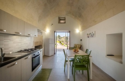 Uggiano la Chiesa Apartment | Apartment 'Villa Maddalena - Bilocale 1' close to the Sea with Garden & Wi-Fi