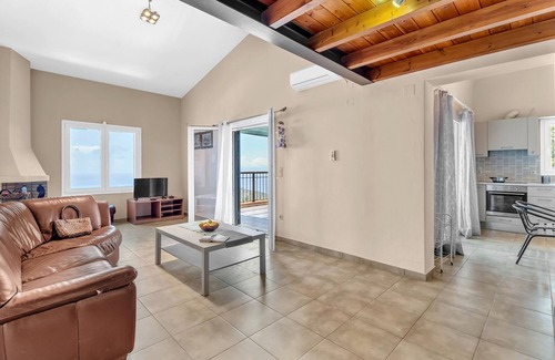 Drimonas Apartment | Apartment 'Villa Afrodite' with Sea View, Wi-Fi and Air Conditioning