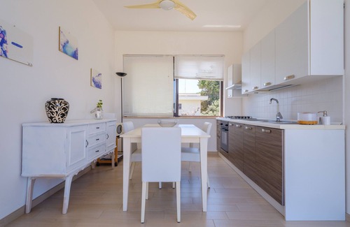 Torre Specchia Ruggeri Apartment | Apartment 'Villa Scoglio' near the sea with garden and private terrace