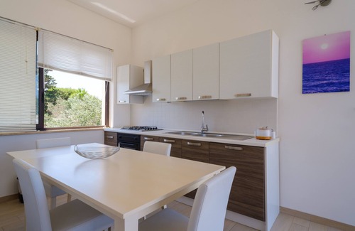 Torre Specchia Ruggeri Apartment | Apartment 'Villa Scoglio' near the sea with garden and private terrace