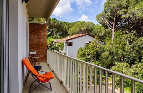 Puntone di Scarlino Apartment | Apartment "Villetta Dei Pini" with Sea View, Private Garden & Wi-Fi