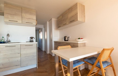 Theoule-Superieur Apartment | Apartment 'Vue Mer Et Jardin' with Sea View, Wi-Fi and Air Conditioning