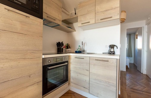 Theoule-Superieur Apartment | Apartment 'Vue Mer Et Jardin' with Sea View, Wi-Fi and Air Conditioning