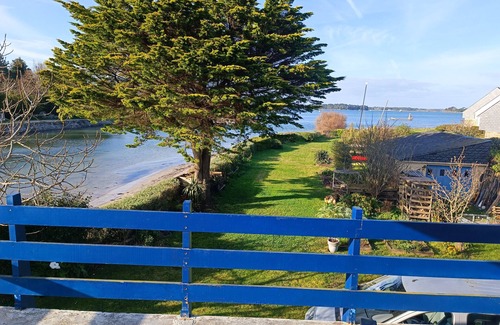 Locmariaquer Apartment | Apartment 'Vue Mer - Accès Privatif Plages' with Private Terrace, Private Garden and Wi-Fi