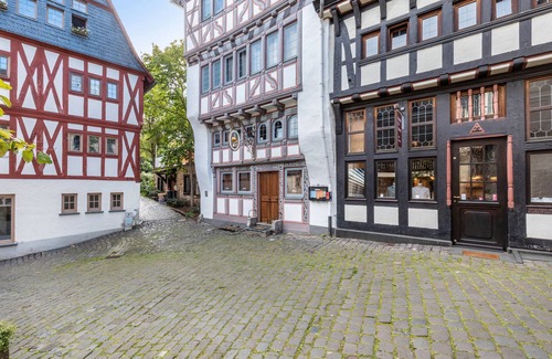 Limburg an der Lahn Apartment | Apartment 'Werner-Senger-Haus Oben' with Shared Terrace and Wi-Fi