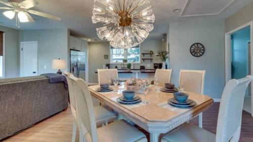 Thunderbolt Apartment | Apartment w Gazebo & Pool-Swanky Savannah Style