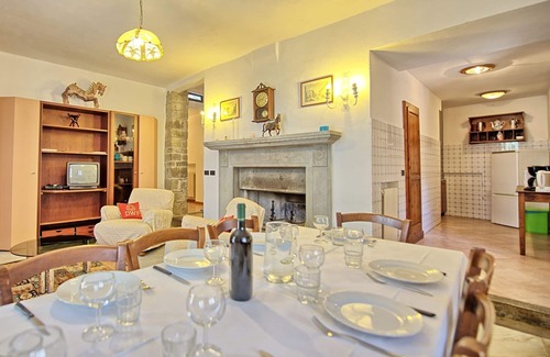 Greve in Chianti Apartment | Apartment with pool, WIFI, TV, patio, pets allowed, panoramic view, close to Greve In Chianti