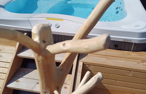 Funes Apartment | Apartment 'Weissbrunn Alexander' with Mountain View, Shared Terrace and Wi-Fi