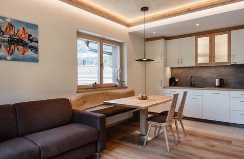 Funes Apartment | Apartment 'Weissbrunn Dominik' with Mountain View, Shared Terrace and Wi-Fi
