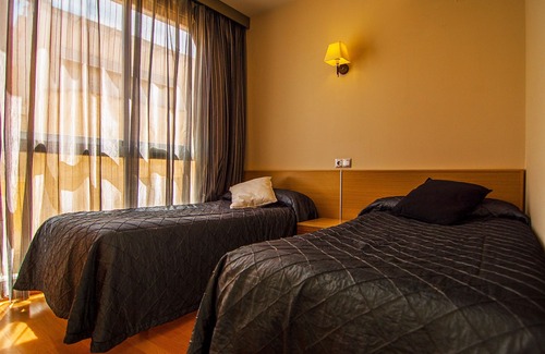 Almeria Centro Apartment | Apartment with 1 double bed, 2 single beds and kitchen