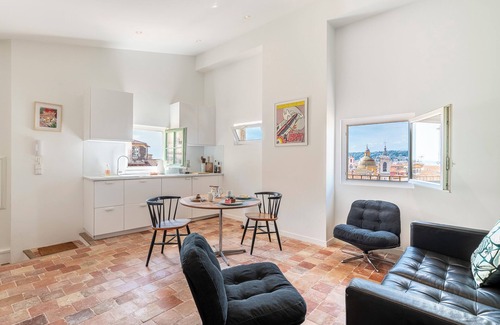 Old Town Apartment | Apartment with a view on the city and the sea