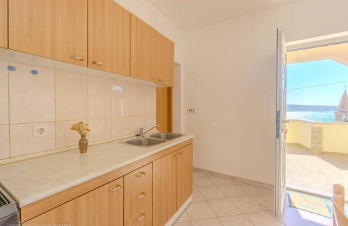 Zubovici Apartment | Apartment with balkony and sea view
